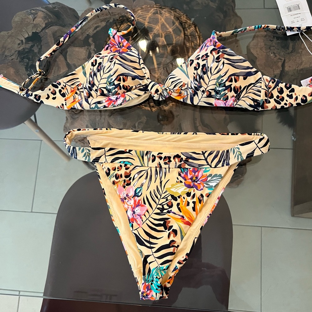NWT Andie Bikini. Size small. Palms print